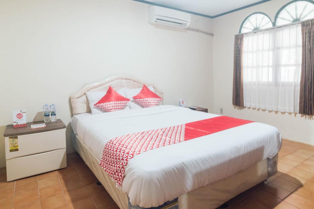Oyo 1688 Collin Beach Hotel Ambon Exterior foto